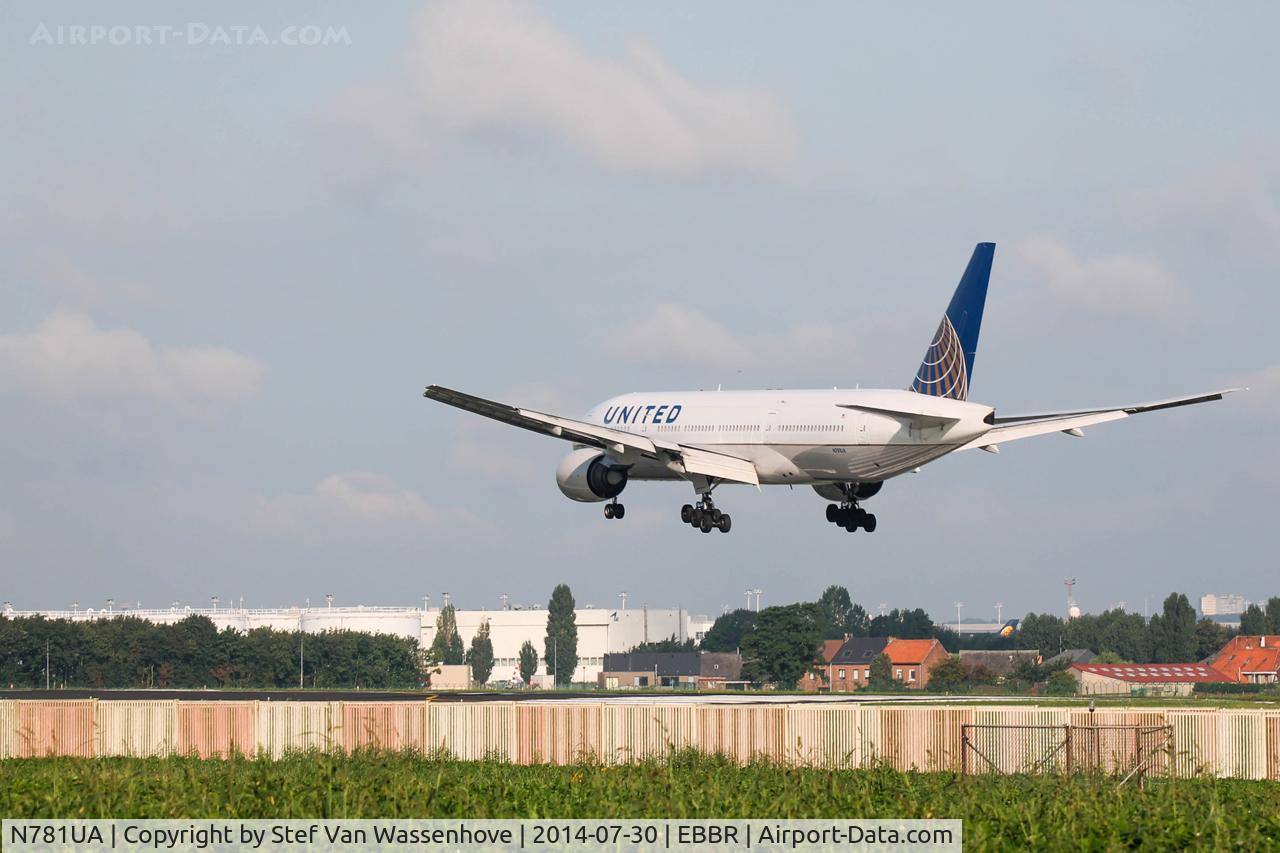 N781UA, 1996 Boeing 777-222 C/N 26945, Brussels International Airport.