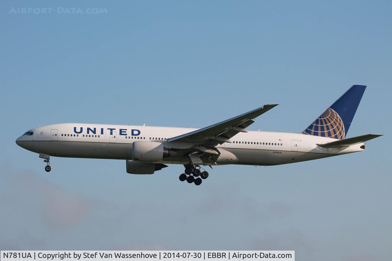N781UA, 1996 Boeing 777-222 C/N 26945, Brussels International Airport.