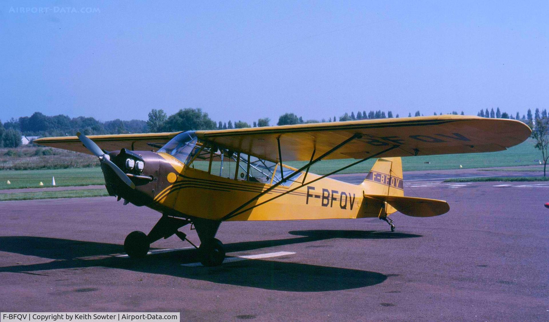 F-BFQV, 1944 Piper L-4H Grasshopper (J3C-65D) C/N 12052, St Cyr Ecole