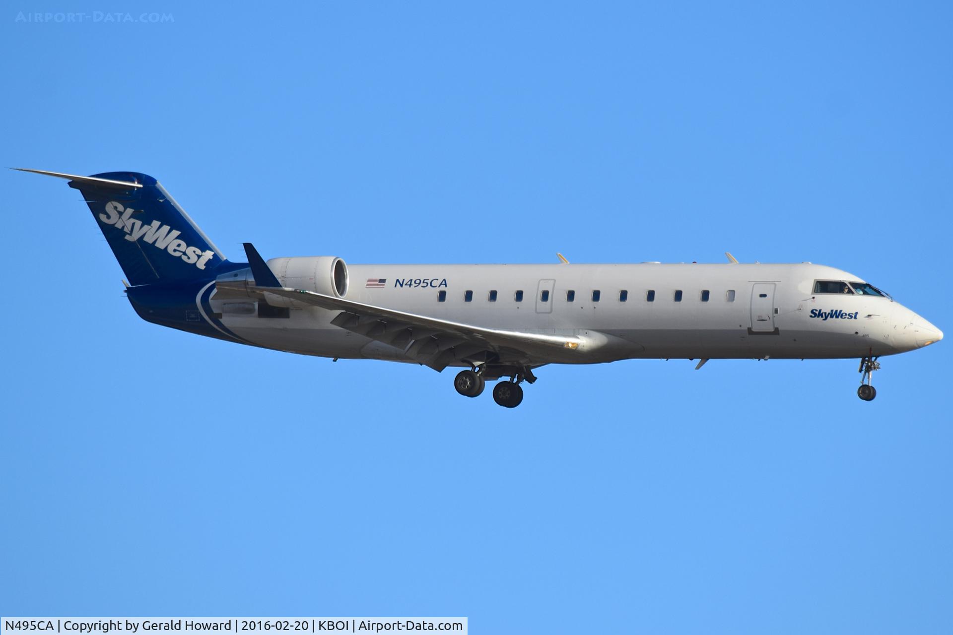N495CA, 2003 Bombardier CRJ-200ER (CL-600-2B19) C/N 7774, Landing RWY 10L.