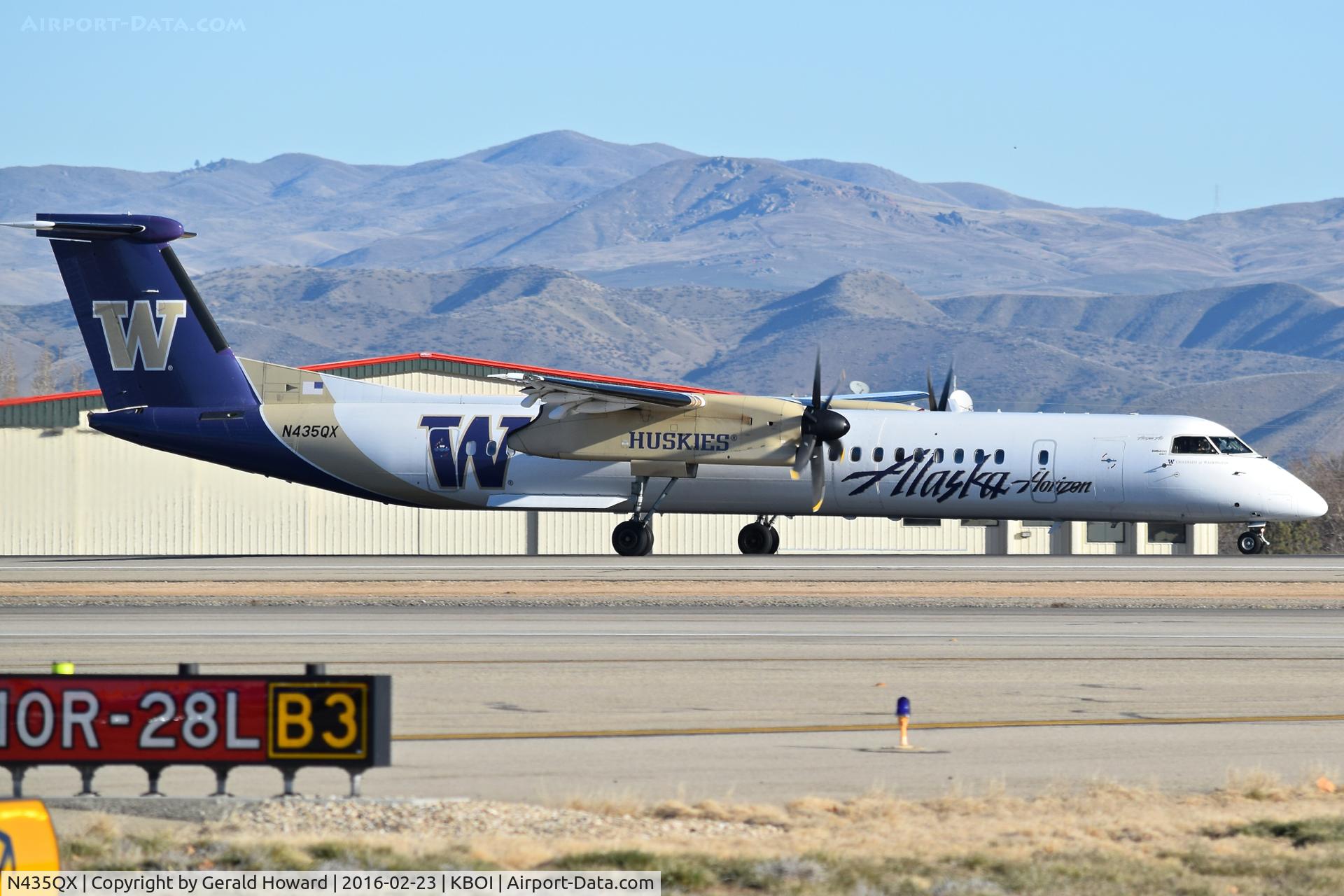 N435QX, 2008 Bombardier DHC-8-402 Dash 8 C/N 4232, Landing RWY 10L.