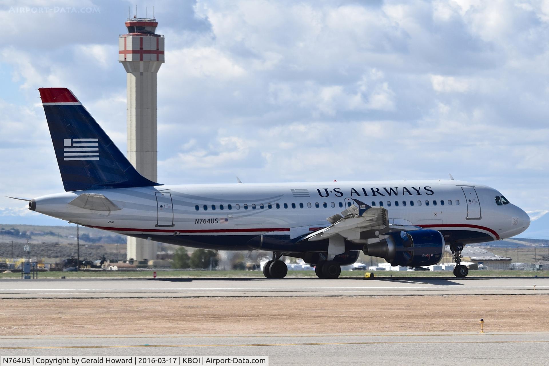 N764US, 2000 Airbus A319-112 C/N 1369, Landing roll out on RWY 28R.