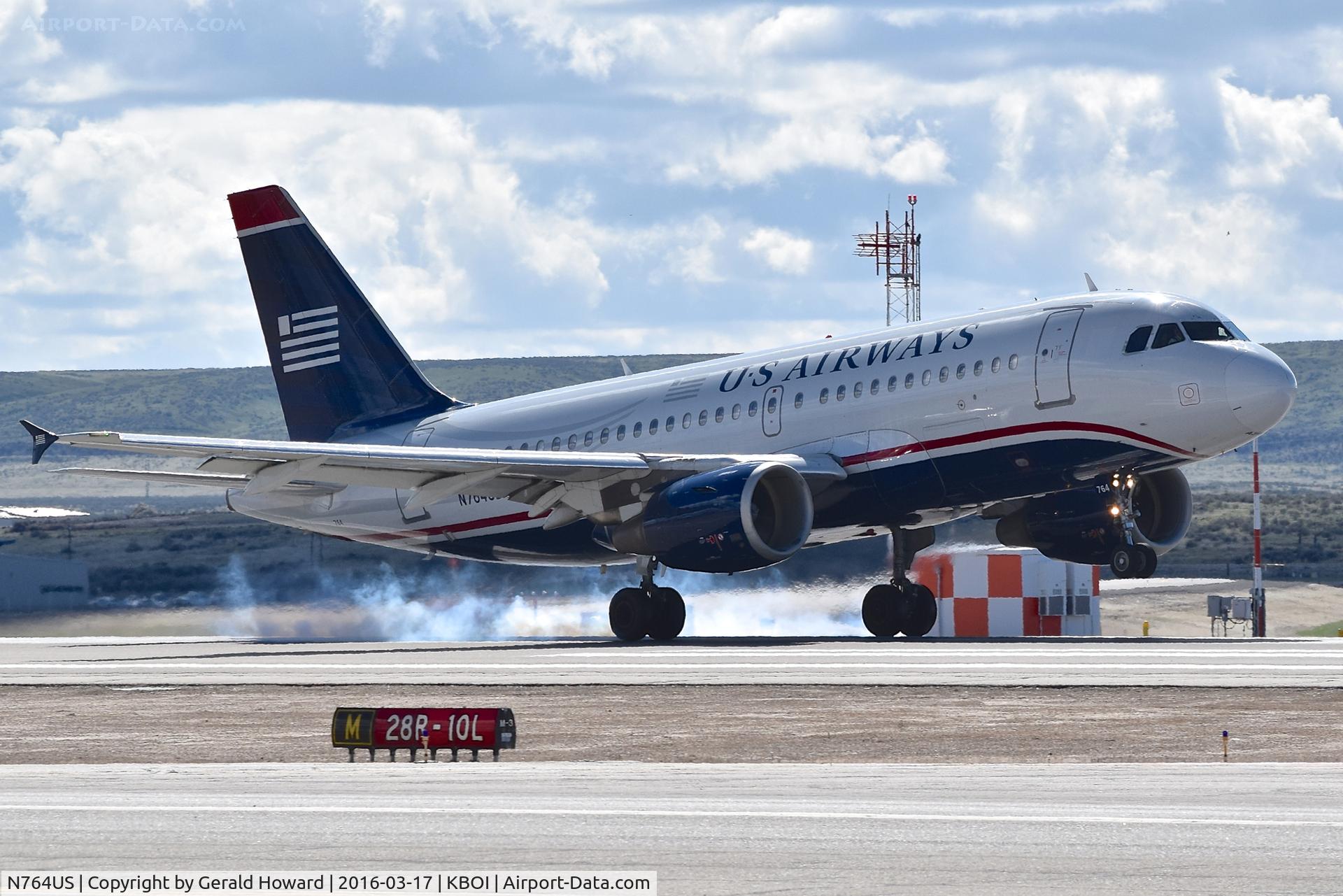 N764US, 2000 Airbus A319-112 C/N 1369, Touch down on RWY 28R. Still in old US Airways colors.