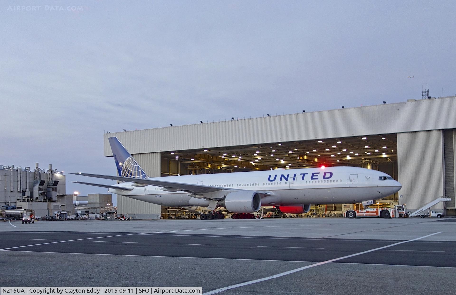 N215UA, 2000 Boeing 777-222 C/N 30221, SFO 2015