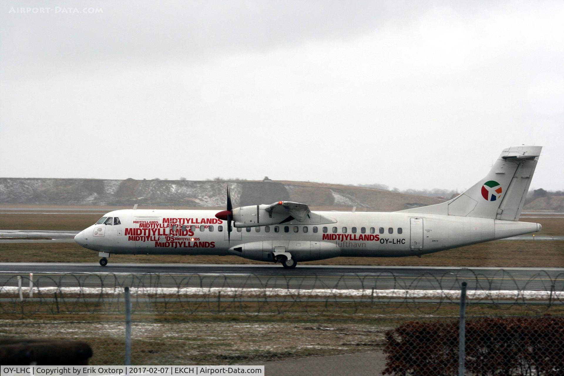 OY-LHC, 1994 ATR 72-212 C/N 405, OY-LHC landed rw 04L