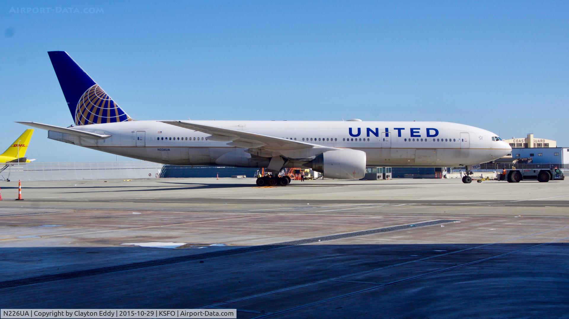 N226UA, 2002 Boeing 777-222 C/N 30226, SFO 2015