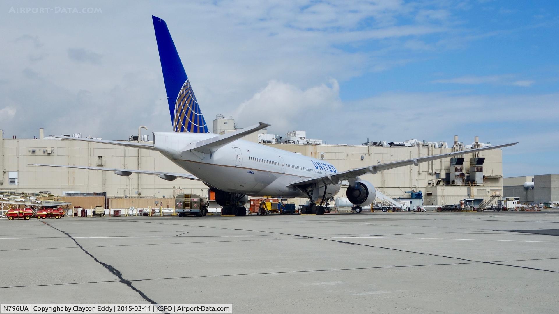 N796UA, 1998 Boeing 777-222 C/N 26931, SFO 2015