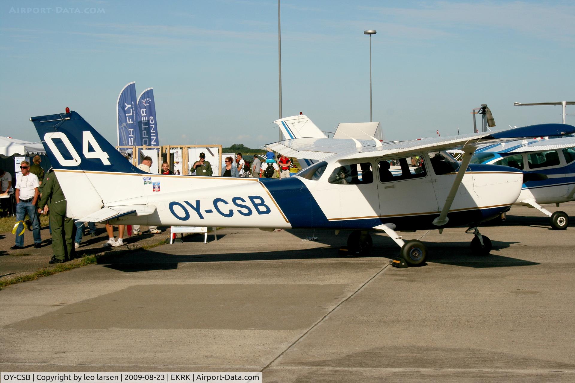 OY-CSB, 1998 Cessna 172S C/N 172S8004, Roskilde Air Show 23.8.2009