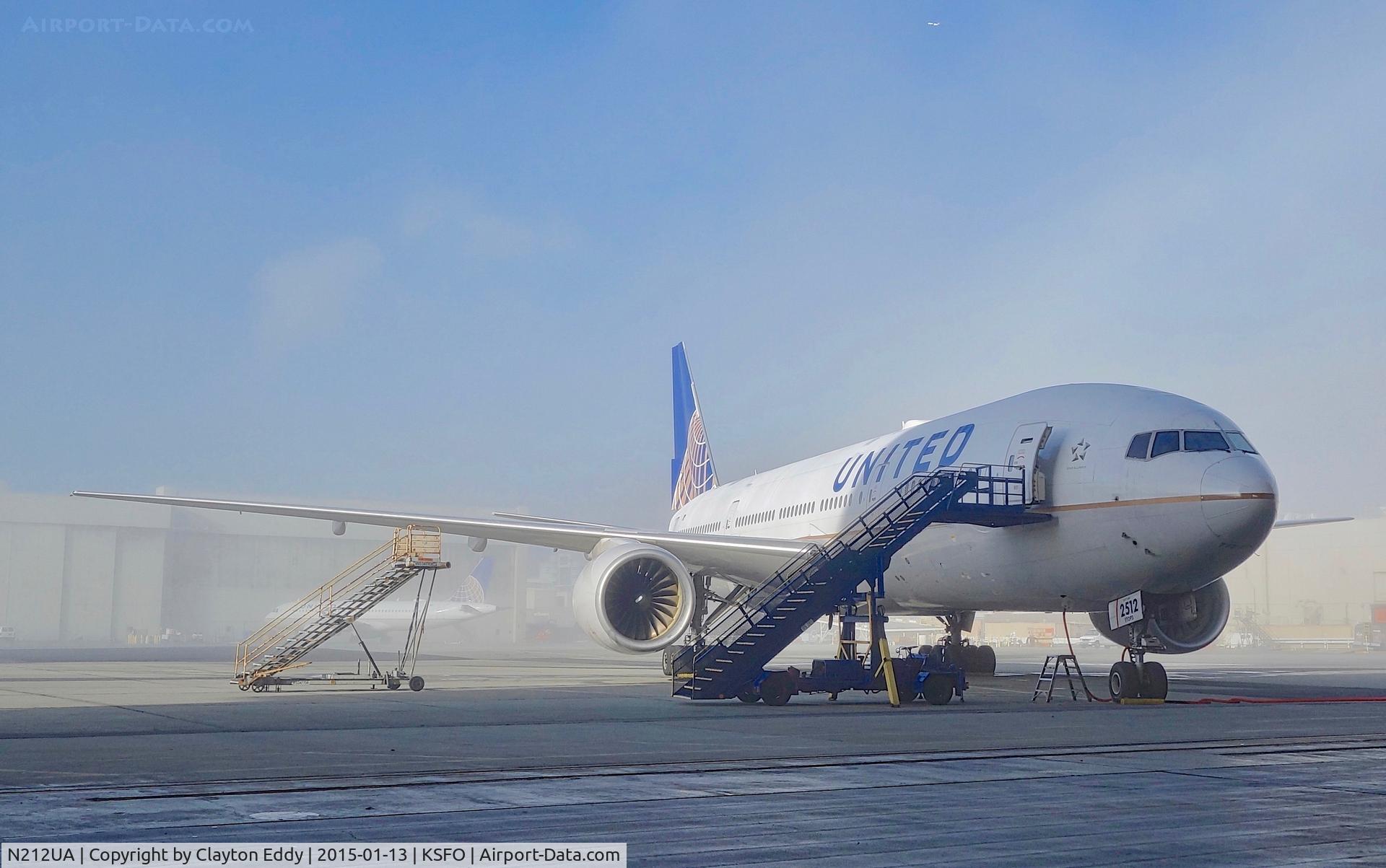 N212UA, 2000 Boeing 777-222 C/N 30218, SFO 2015