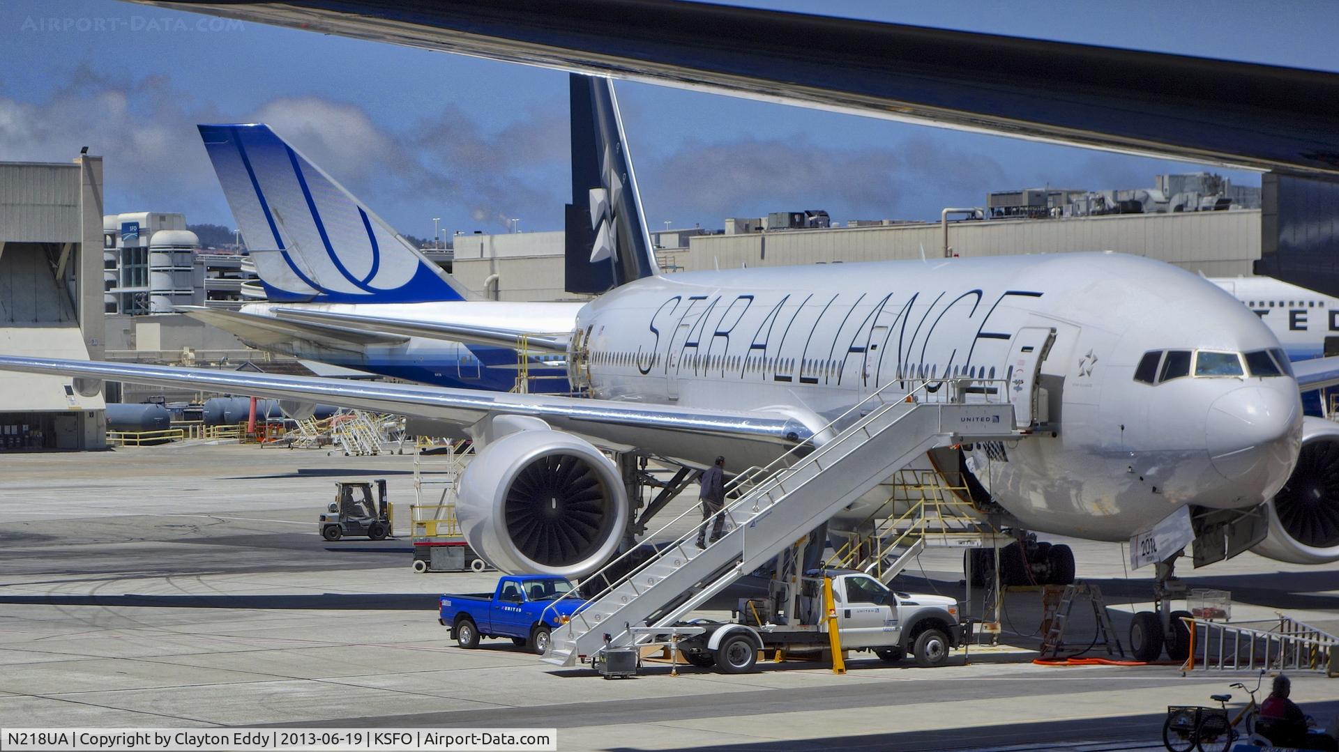 N218UA, 2001 Boeing 777-222 C/N 30222, SFO 2013