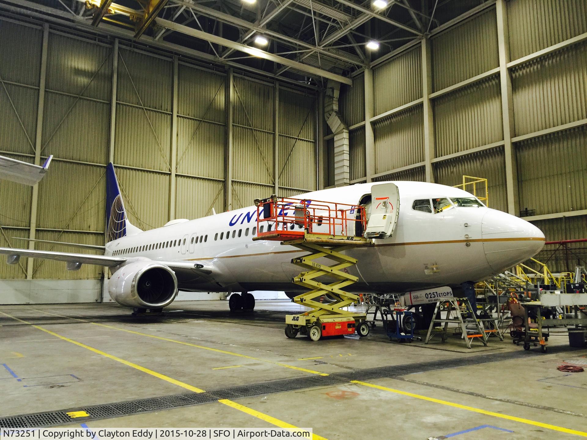 N73251, 2000 Boeing 737-824 C/N 30582, SFO 2015