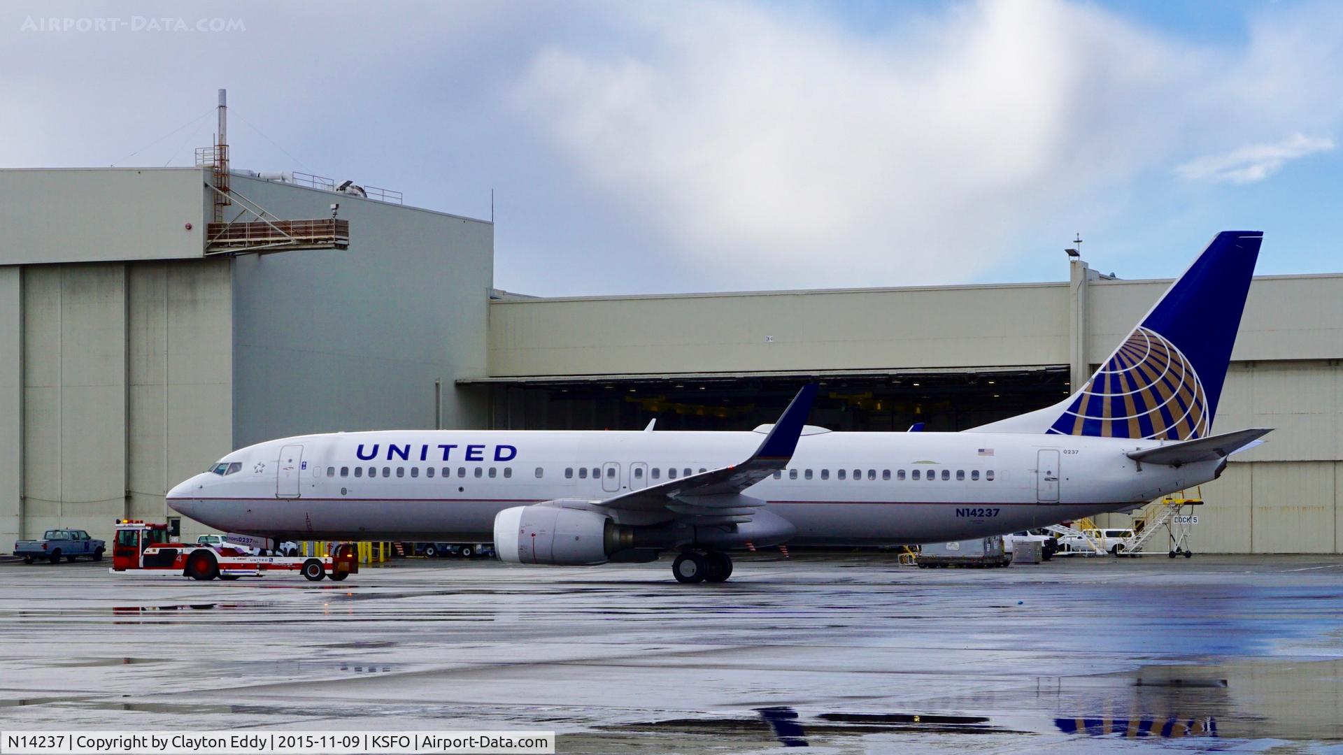 N14237, 1999 Boeing 737-824 C/N 28802, SFO 2015