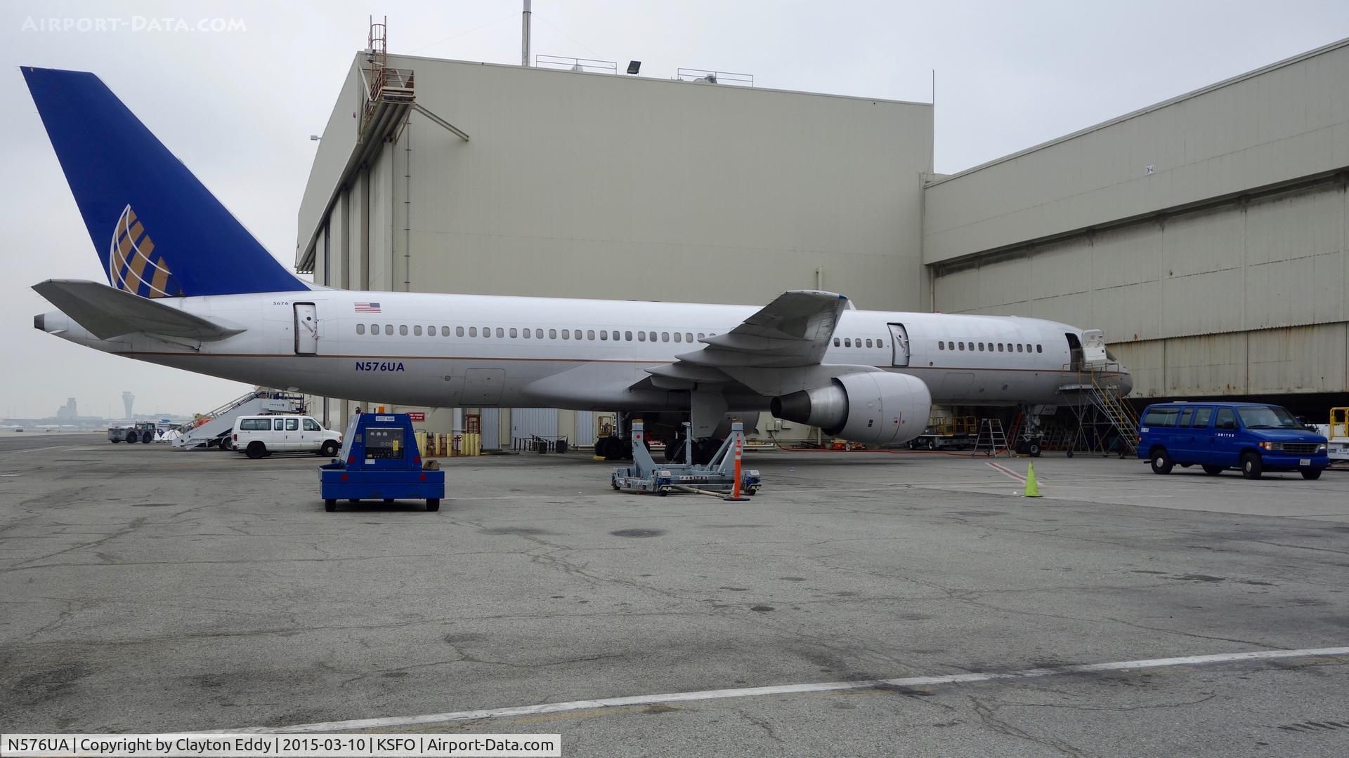 N576UA, 1993 Boeing 757-222 C/N 26690, SFO 2015