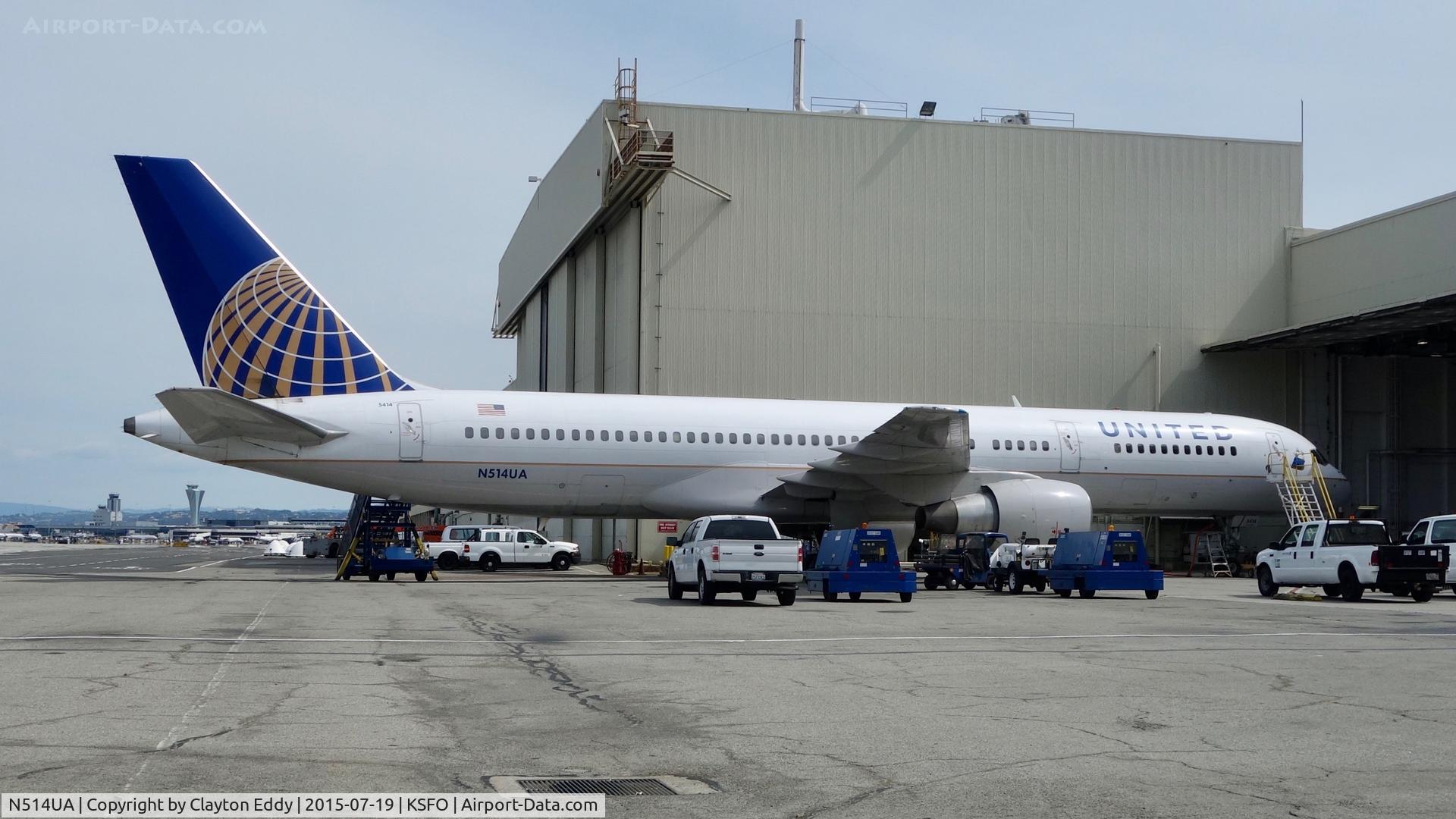 N514UA, 1990 Boeing 757-222 C/N 24839, SFO 2015