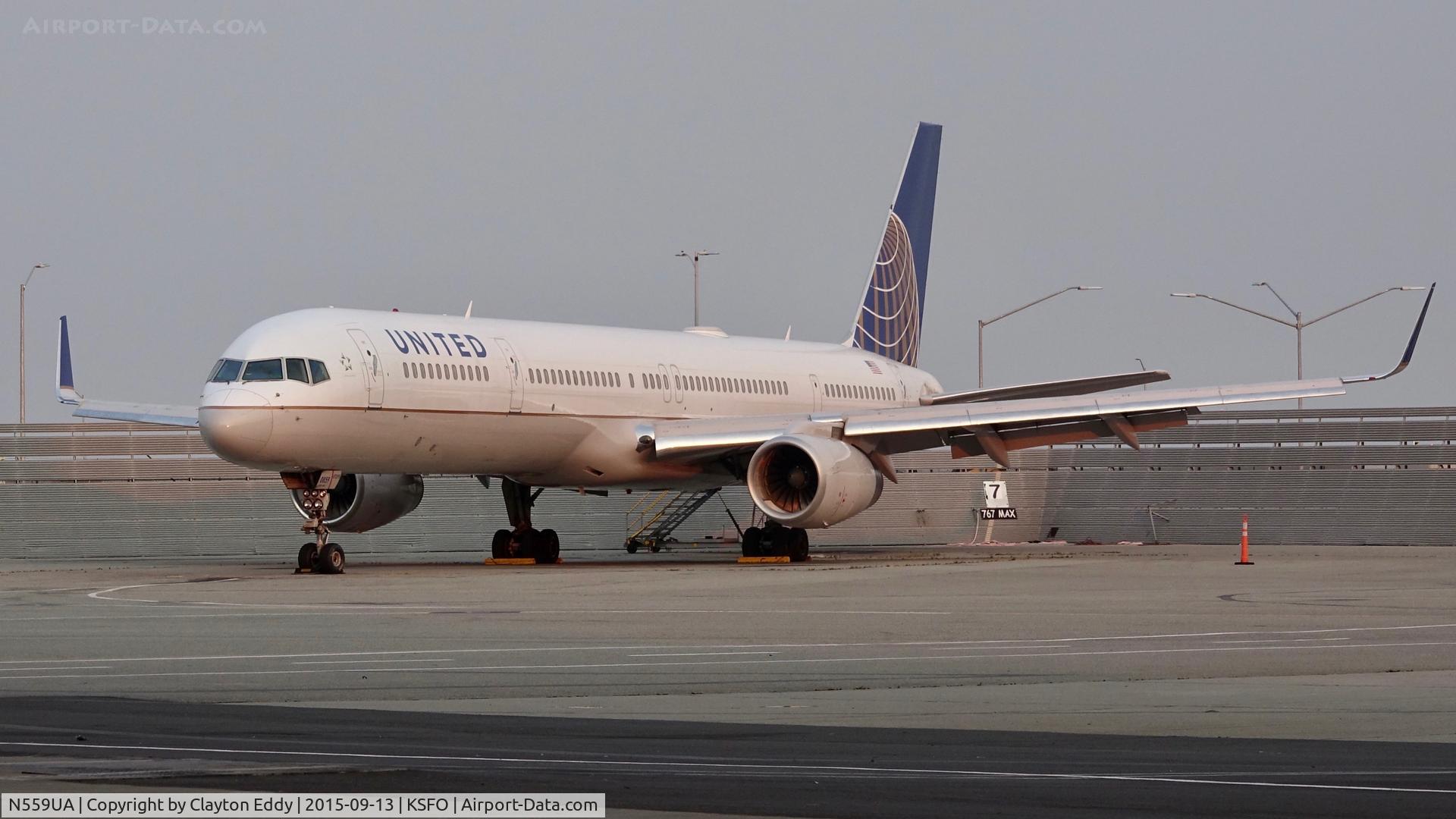 N559UA, 1992 Boeing 757-222 C/N 26657, SFO 2015