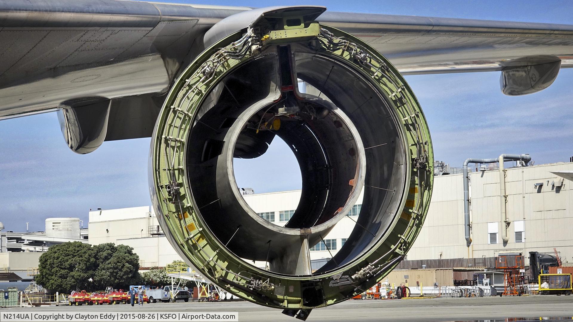 N214UA, 2000 Boeing 777-222 C/N 30220, SFO 2015