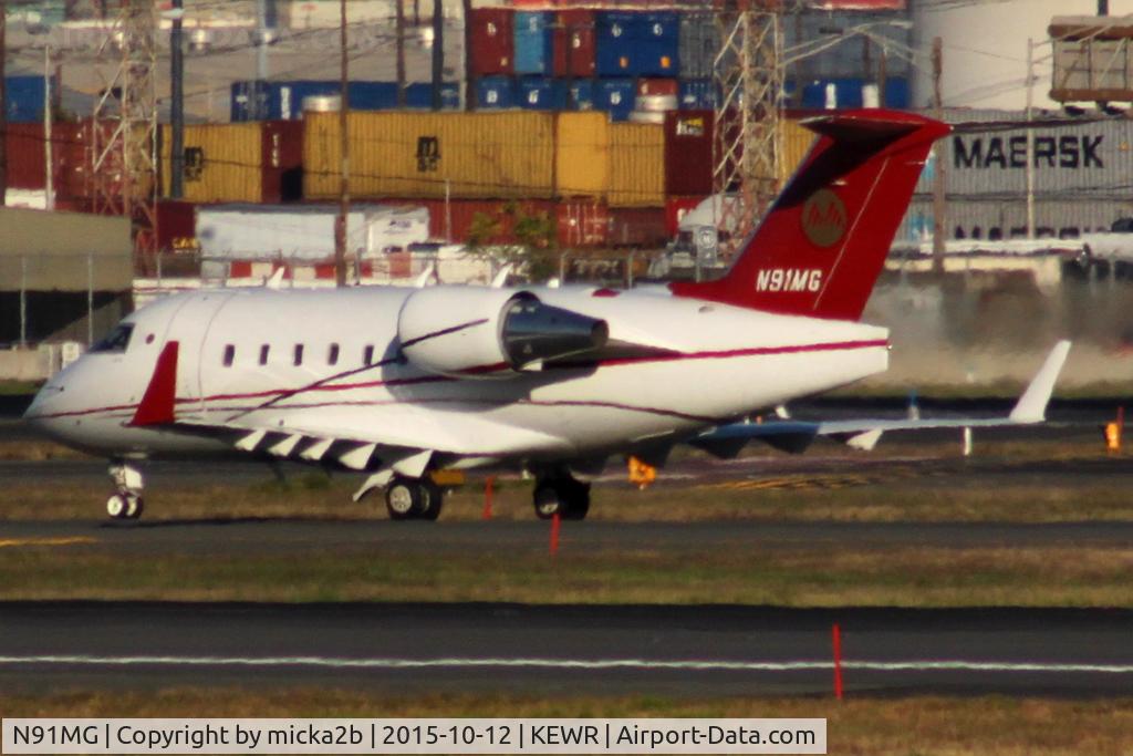 N91MG, 1999 Bombardier Challenger 604 (CL-600-2B16) C/N 5423, Taxiing