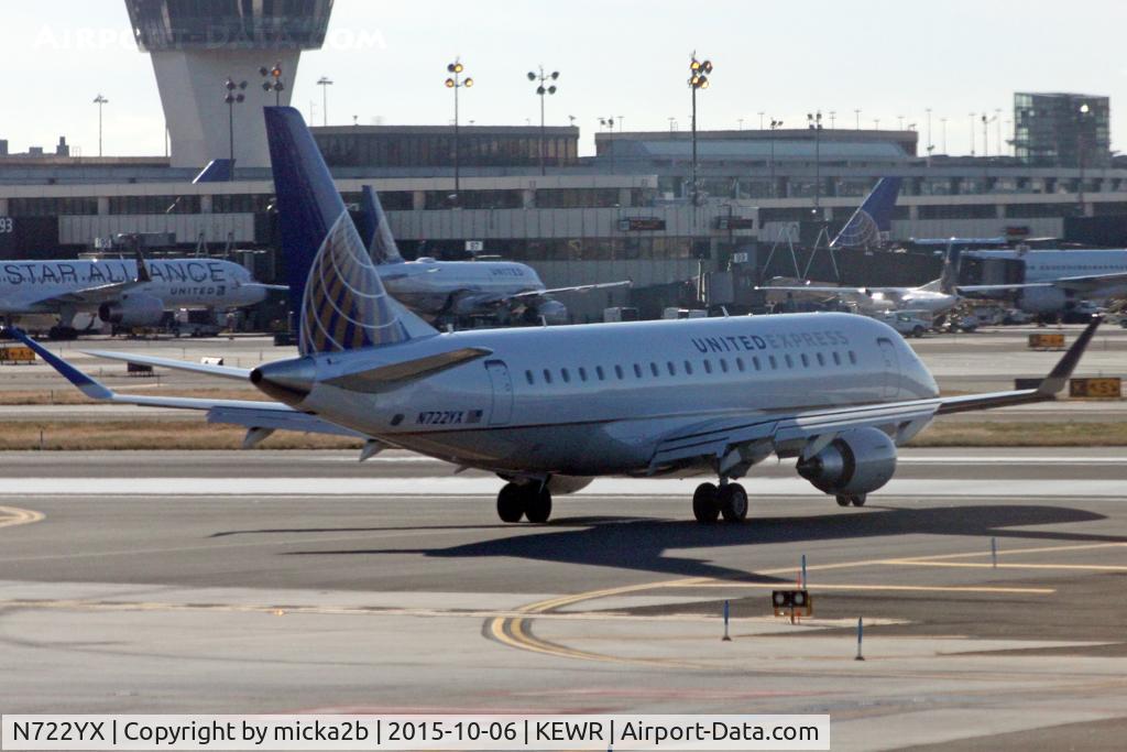 N722YX, 2015 Embraer 175LR (ERJ-170-200LR) C/N 17000496, Taxiing