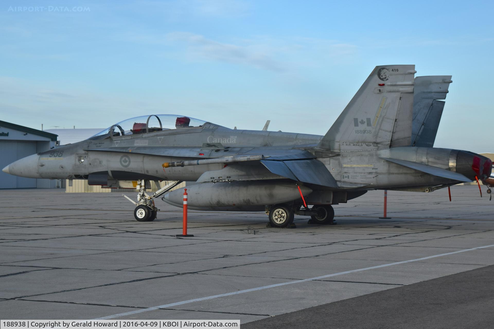 188938, 1988 McDonnell Douglas CF-188B Hornet C/N 738/B109, 410 SQ., Cold lake, Alberta, Canada.