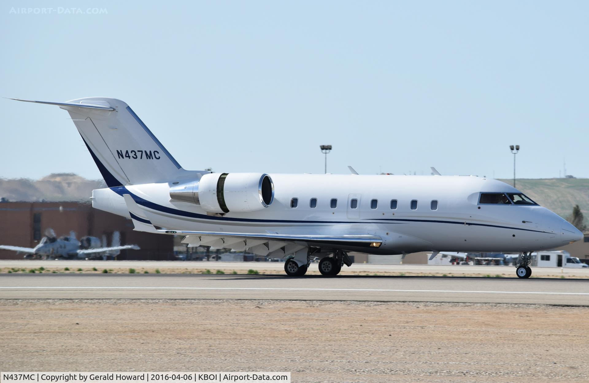 N437MC, 2002 Bombardier Challenger 604 (CL-600-2B16) C/N 5537, Landing roll out on RWY 28R.