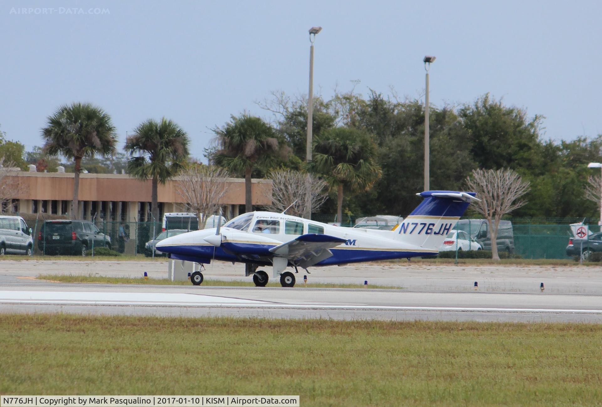 N776JH, 1979 Beech 76 Duchess C/N ME-284, Beech 76
