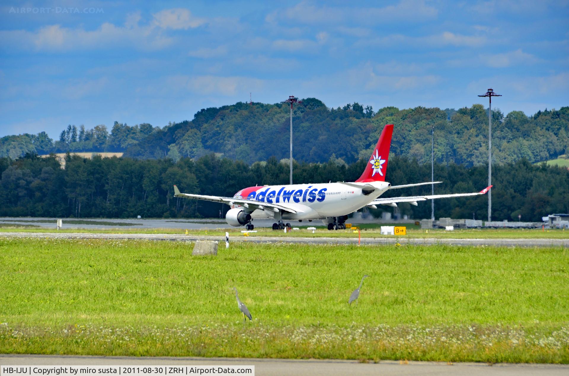 HB-IJU, 2003 Airbus A320-214 C/N 1951, Edelweiss Air Airbus A320-214 Airplane, Zurich-Kloten International Airport, Switzerland