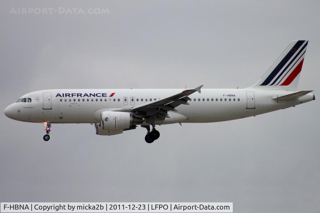 F-HBNA, 2010 Airbus A320-214 C/N 4335, Landing