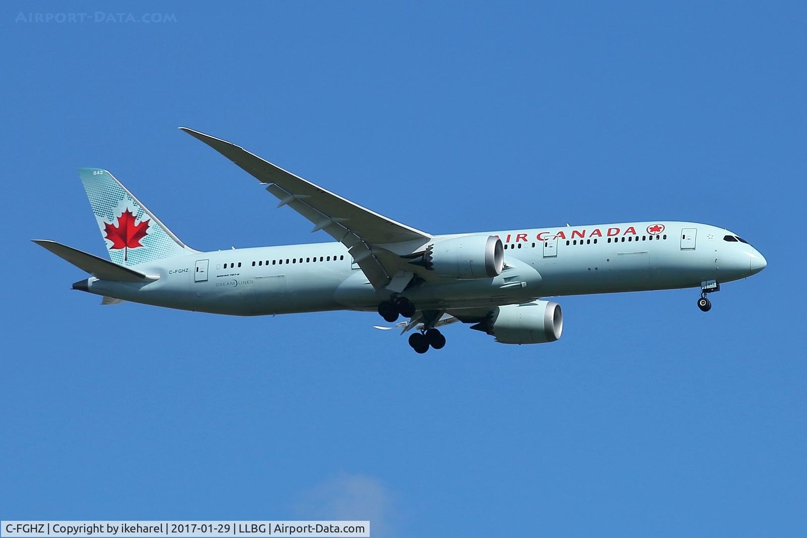 C-FGHZ, 2016 Boeing 787-9 Dreamliner Dreamliner C/N 37169, Flight from Toronto shortly before landing on runway 12.