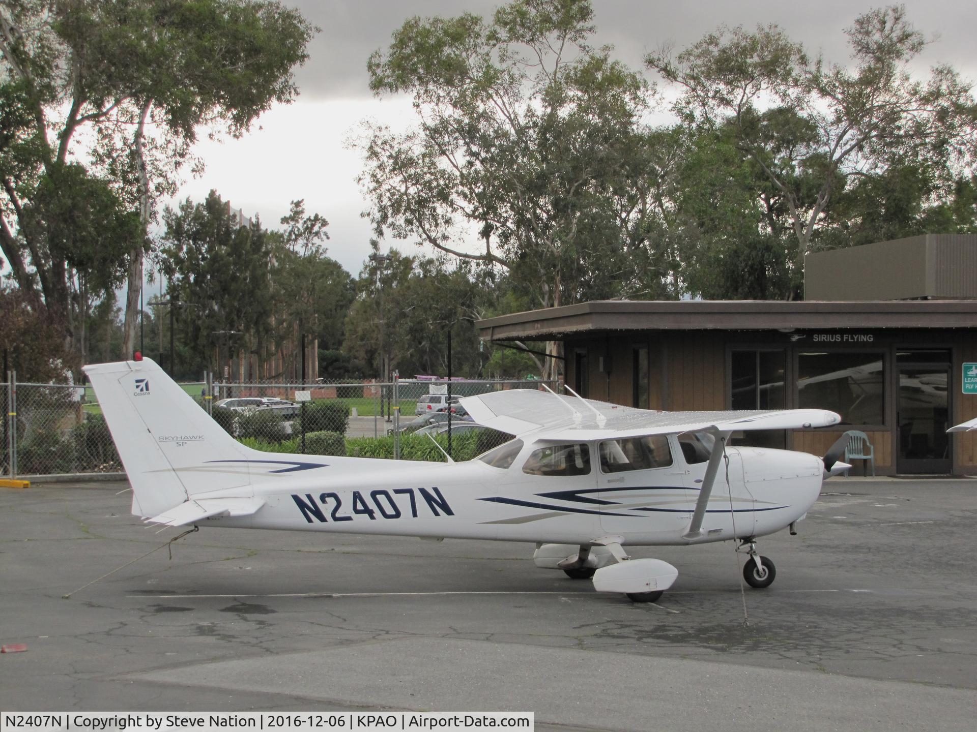 N2407N, 2007 Cessna 172S C/N 172S10550, Locally-based 2007 Cessna 172S Skyhawk @ Palo Alto Airport, CA
