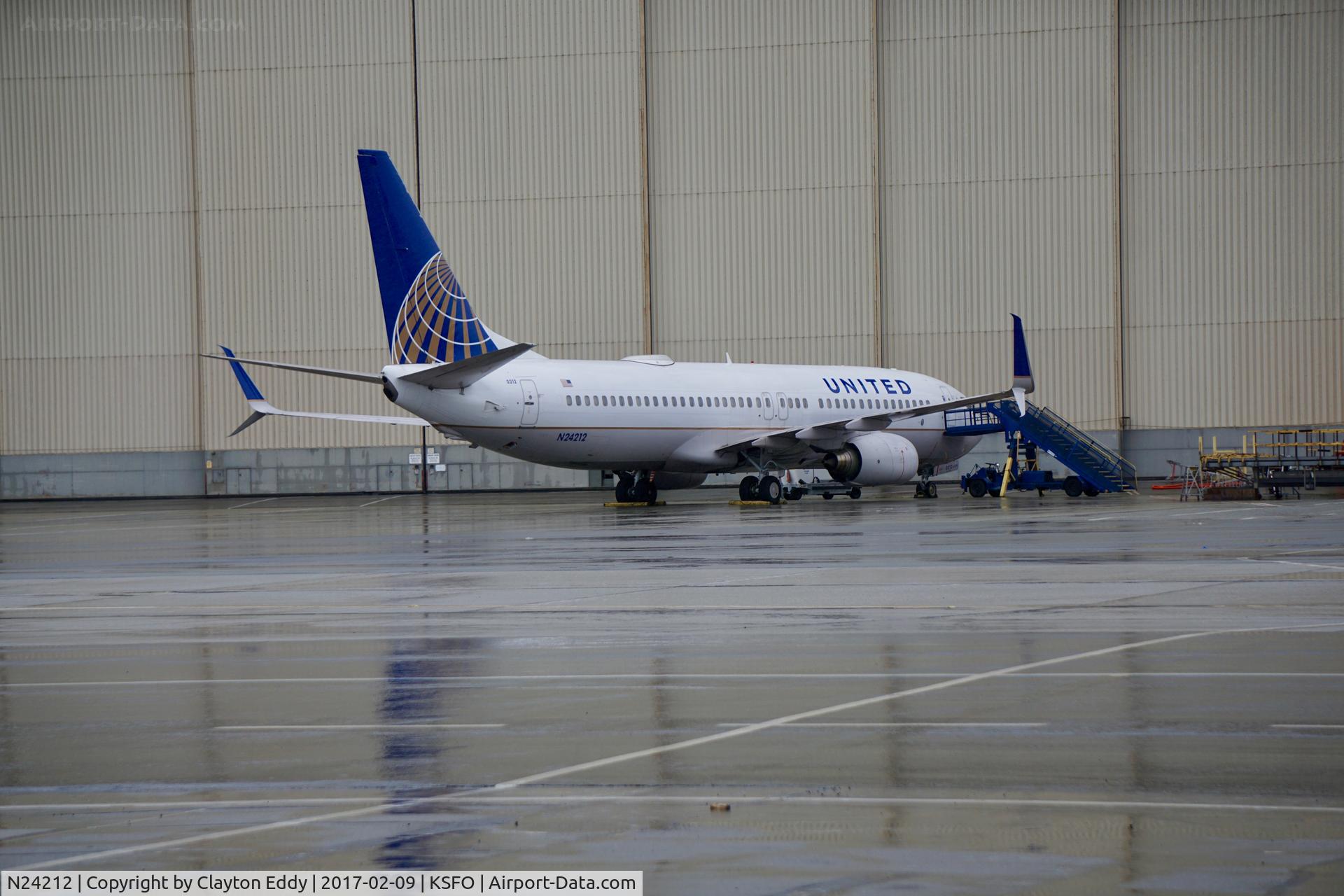 N24212, 1998 Boeing 737-824 C/N 28772, SFO 2017
