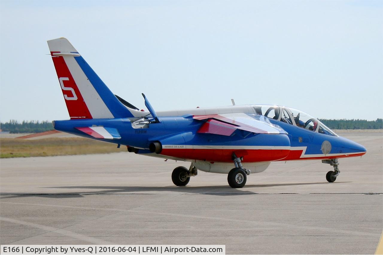 E166, Dassault-Dornier Alpha Jet E C/N E166, Dassault-Dornier Alpha Jet E (F-UHRW), Atos 5 of Patrouille de France 2016, Taxiing to holding point, Istres-Le Tubé Air Base 125 (LFMI-QIE)