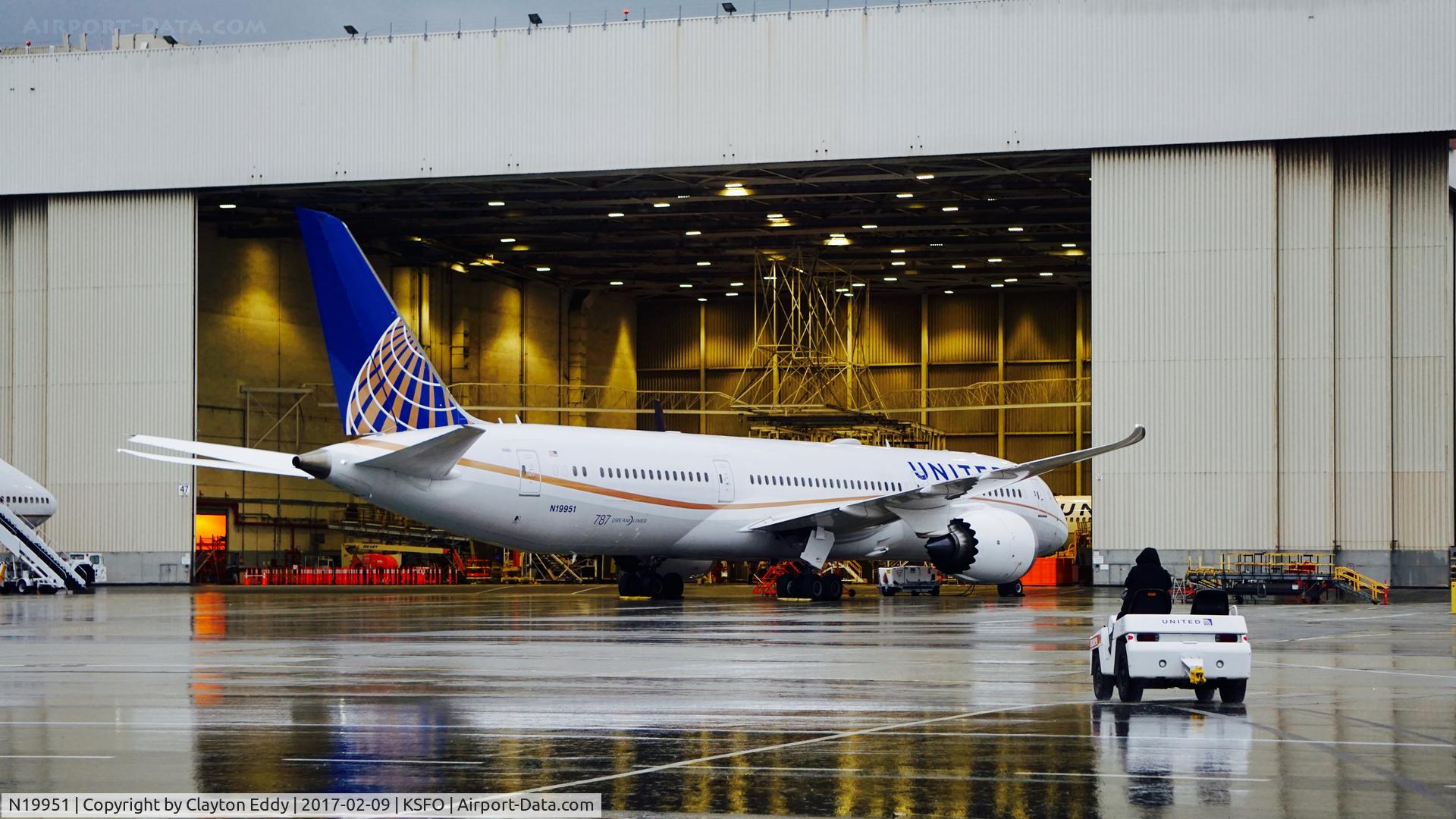 N19951, 2014 Boeing 787-9 Dreamliner C/N 36402, SFO 2017