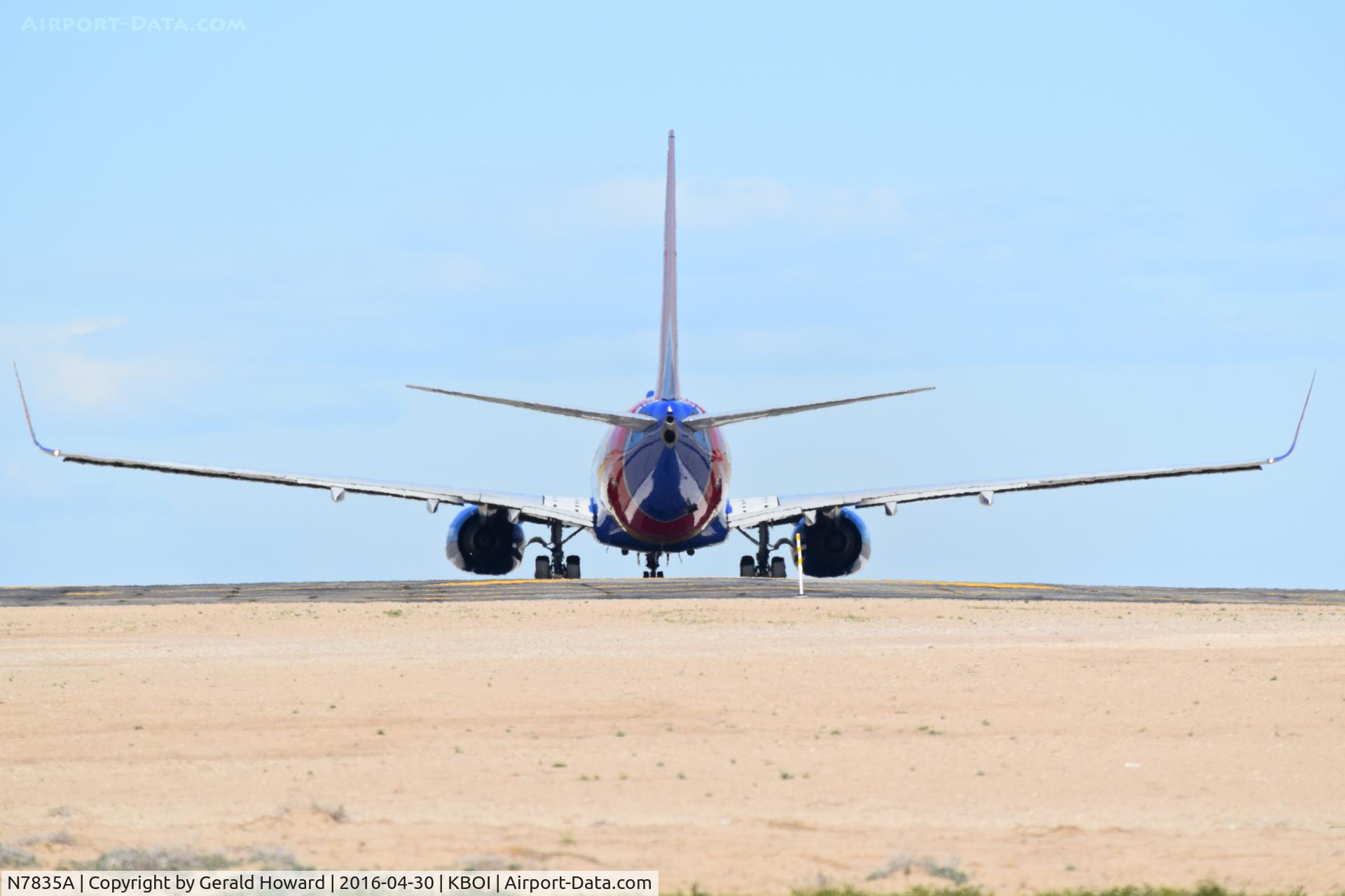 N7835A, 2005 Boeing 737-752 C/N 34294, Lined up for take off on RWY 28R.