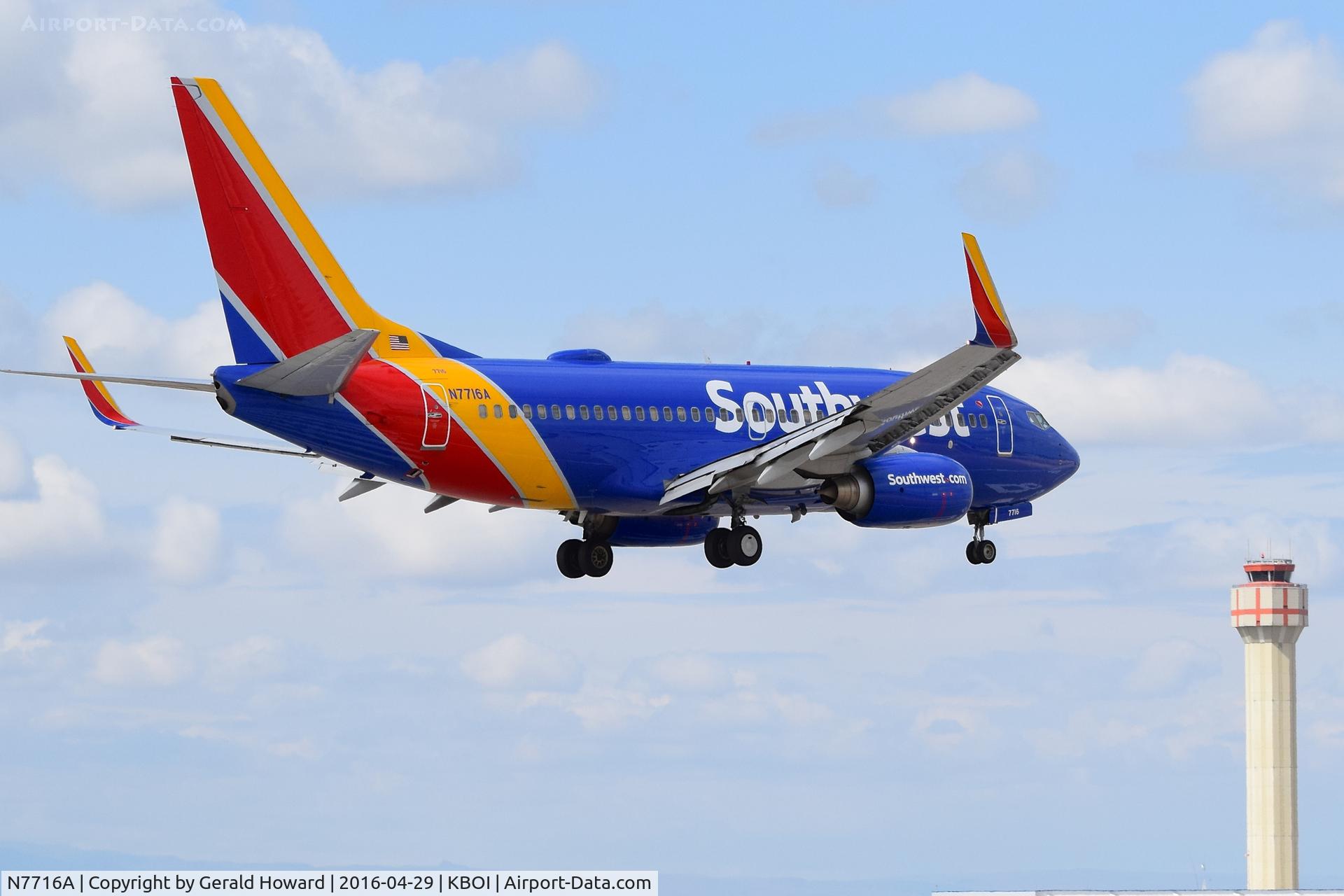 N7716A, 2005 Boeing 737-76N C/N 32662, Landing RWY 28R.