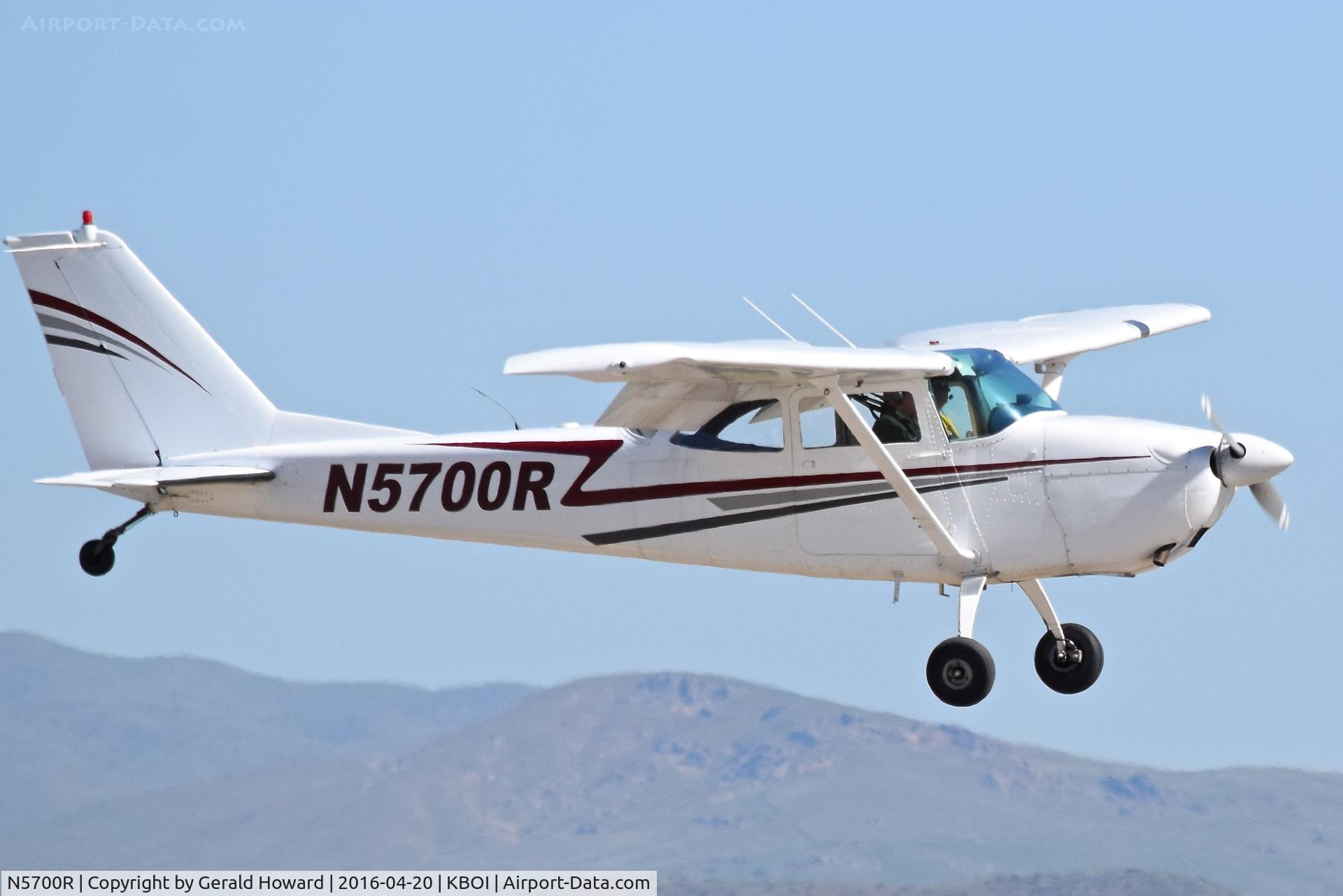 N5700R, 1965 Cessna 172F C/N 17253350, Landing RWY 10R.