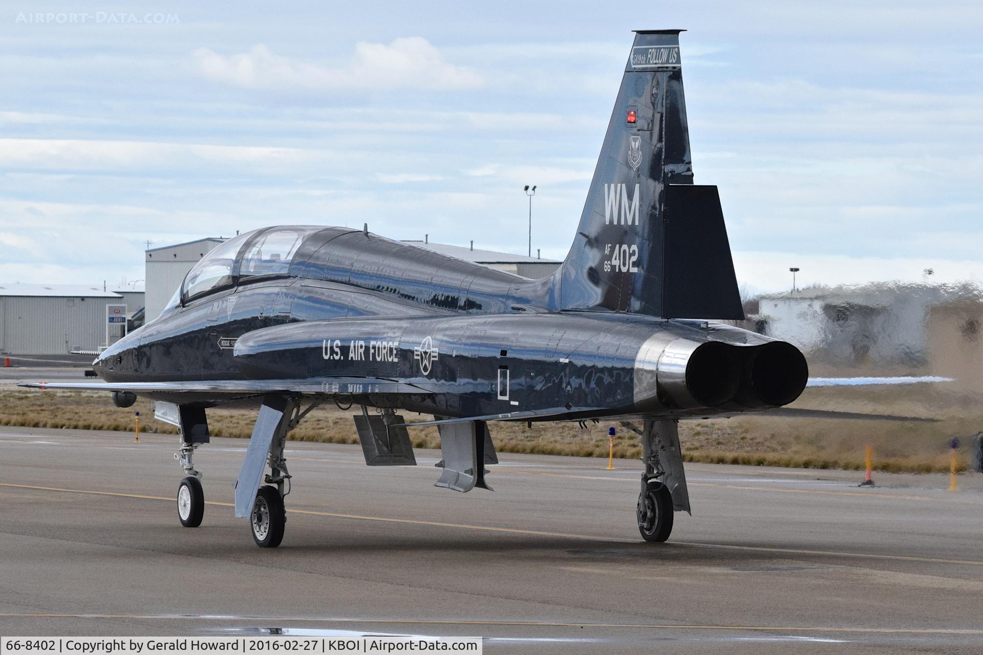 66-8402, 1966 Northrop T-38A Talon C/N N.5987, Taxi to south GA ramp. 509th BW, Whiteman AFB, CA.