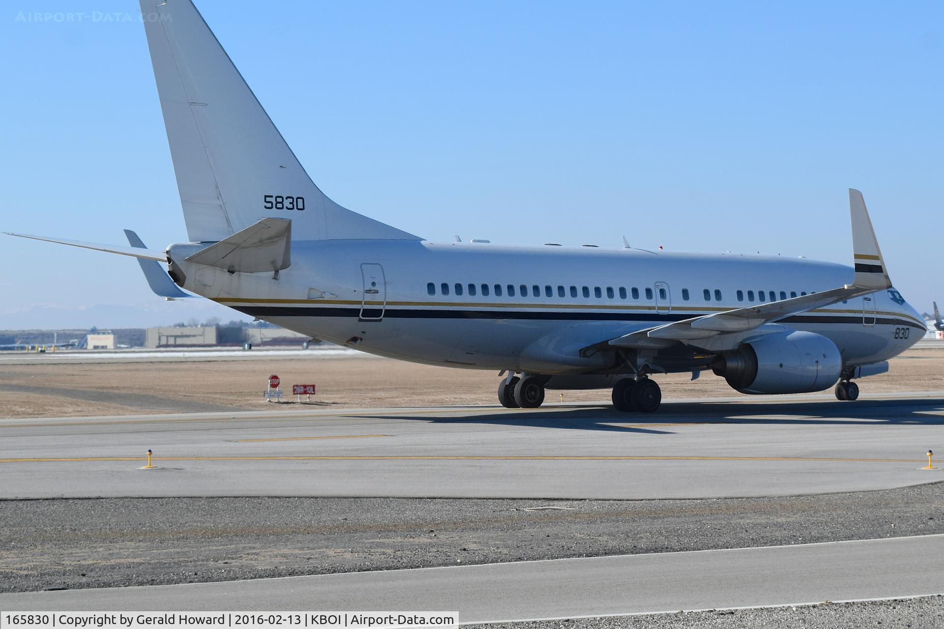 165830, 2000 Boeing C-40A (737-7AF) Clipper C/N 29980, VR-59 “The Lone Star Express”, NAS JRB Fort Worth, TX. taxing down Alpha.