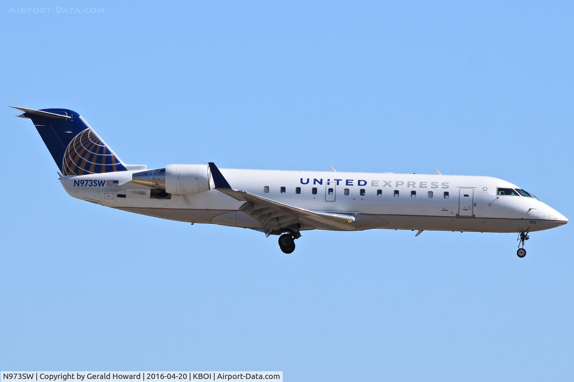 N973SW, 2004 Bombardier CRJ-200ER (CL-600-2B19) C/N 7949, Landing RWY 10L.