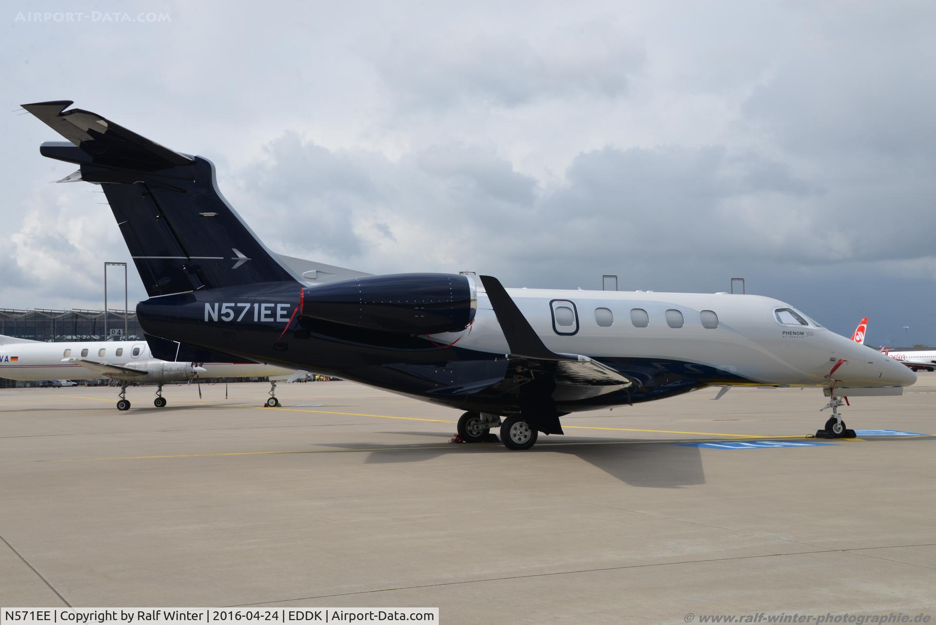 N571EE, 2015 Embraer EMB-505 Phenom 300 C/N 50500271, Embraer EMB-505 - Embraer Executive Aircraft Inc. - 50500271 - N571EE - 24.04.2016 - CGN