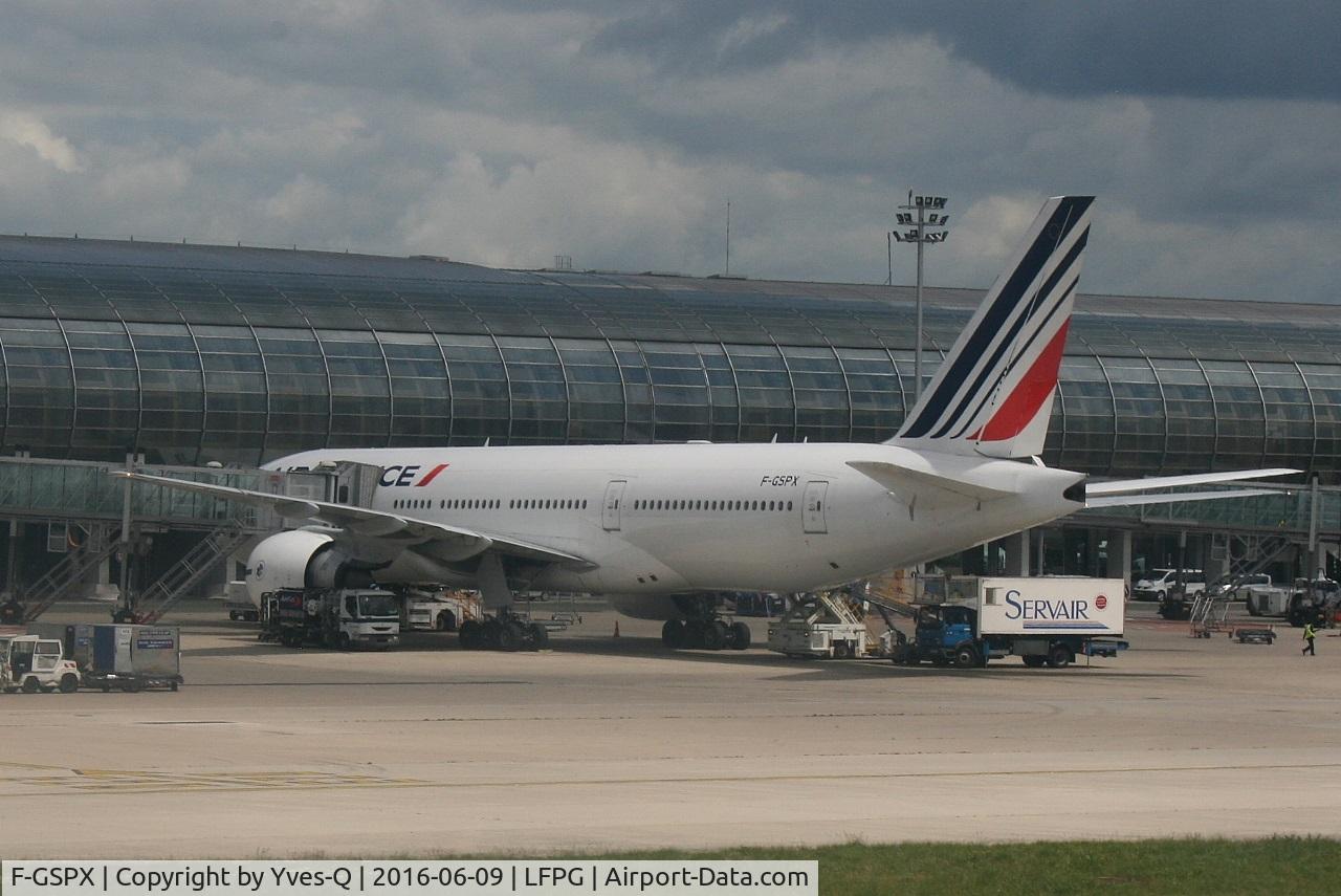 F-GSPX, 2002 Boeing 777-228/ER C/N 32698, Boeing 777-228 (ER), Boarding gate, Roissy Charles De Gaulle airport (LFPG-CDG)