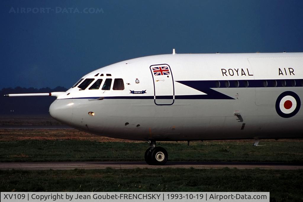 XV109, 1968 Vickers VC10 C.1K C/N 839, RAF to runway 05 and take off to RAF Brize Norton (broken up 2010)