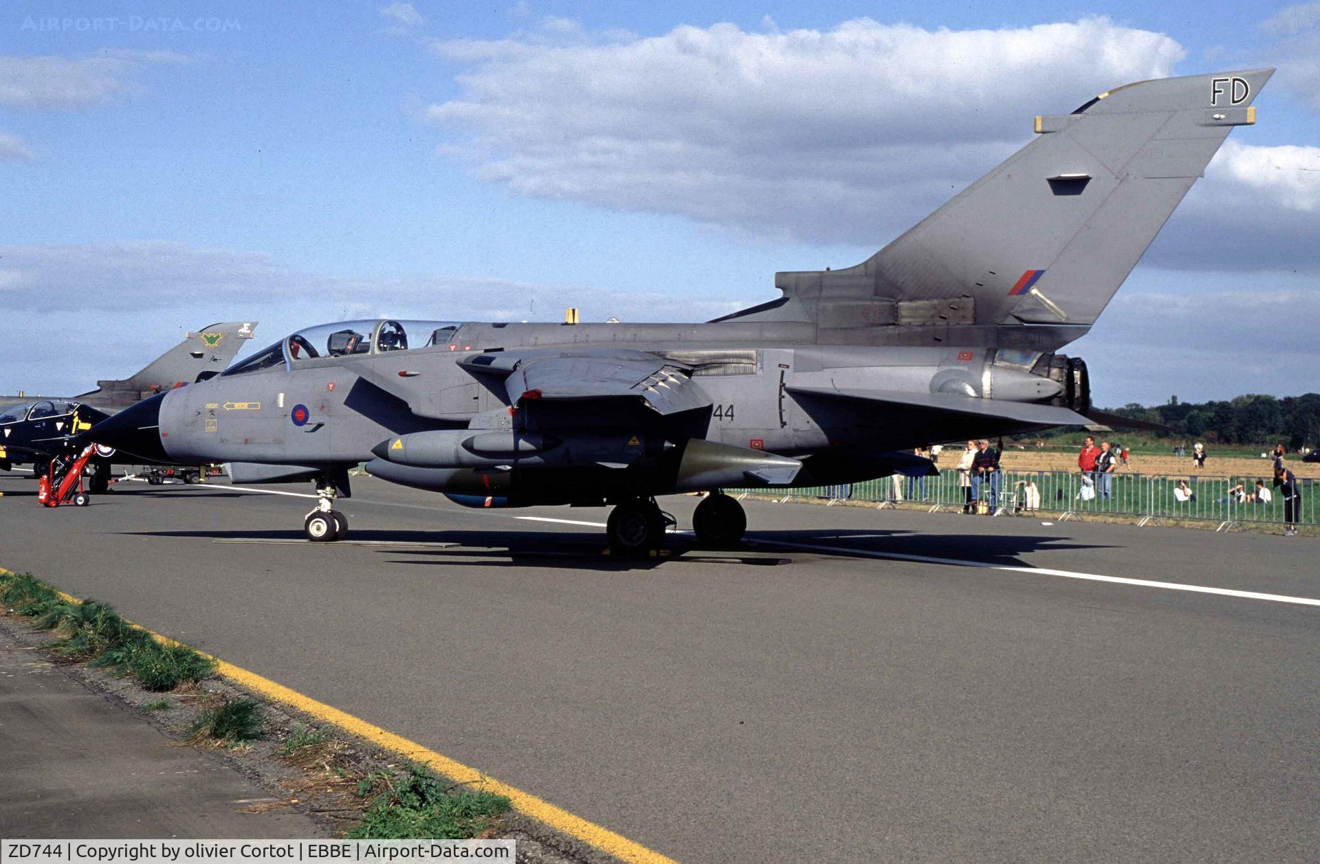 ZD744, 1984 Panavia Tornado GR.4 C/N 371/BS125/3171, Beauvechain airshow 2002