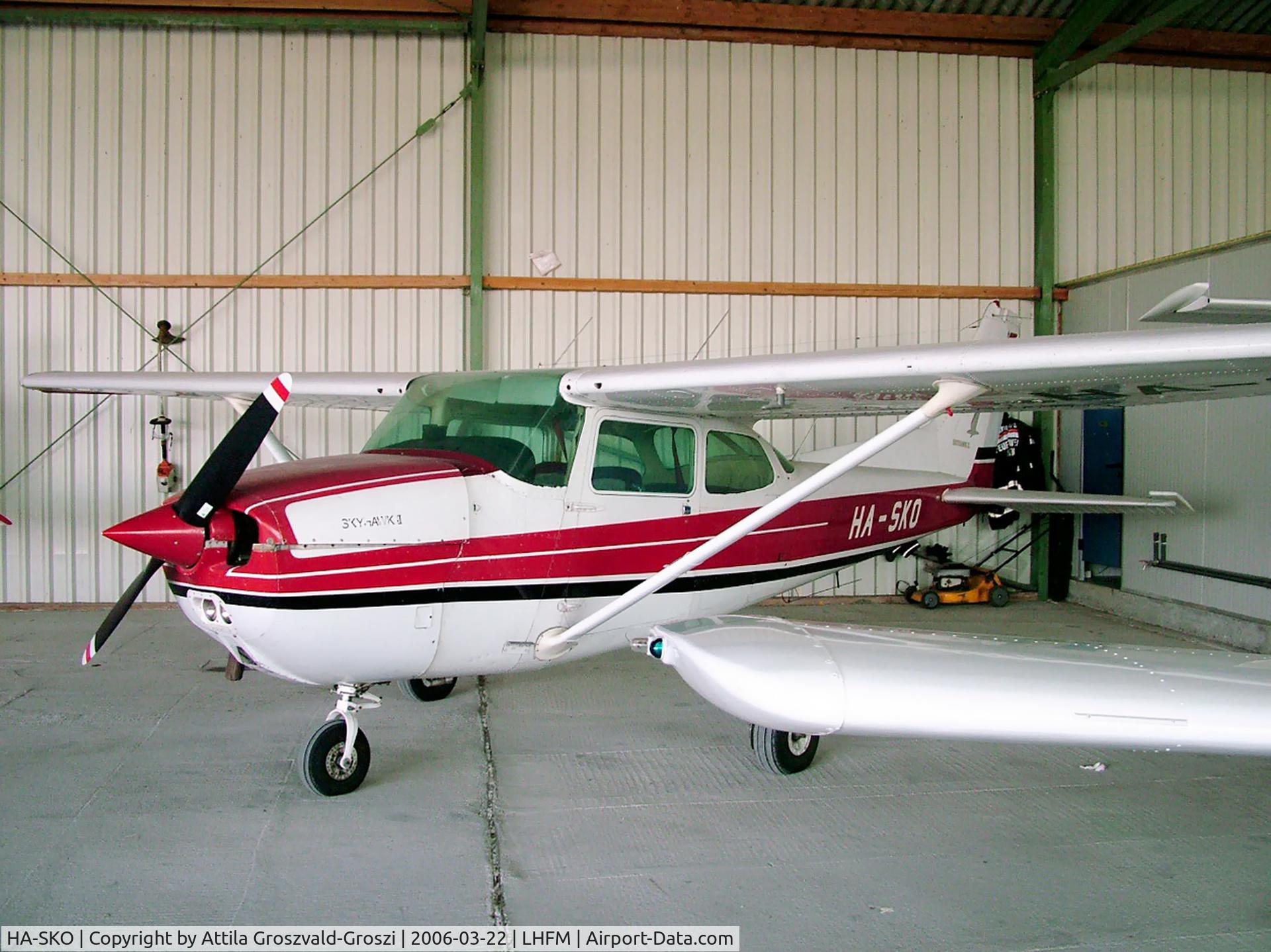 HA-SKO, Cessna 172N C/N 17269692, Fertöszentmiklós MEIDL-Airport, Hungary