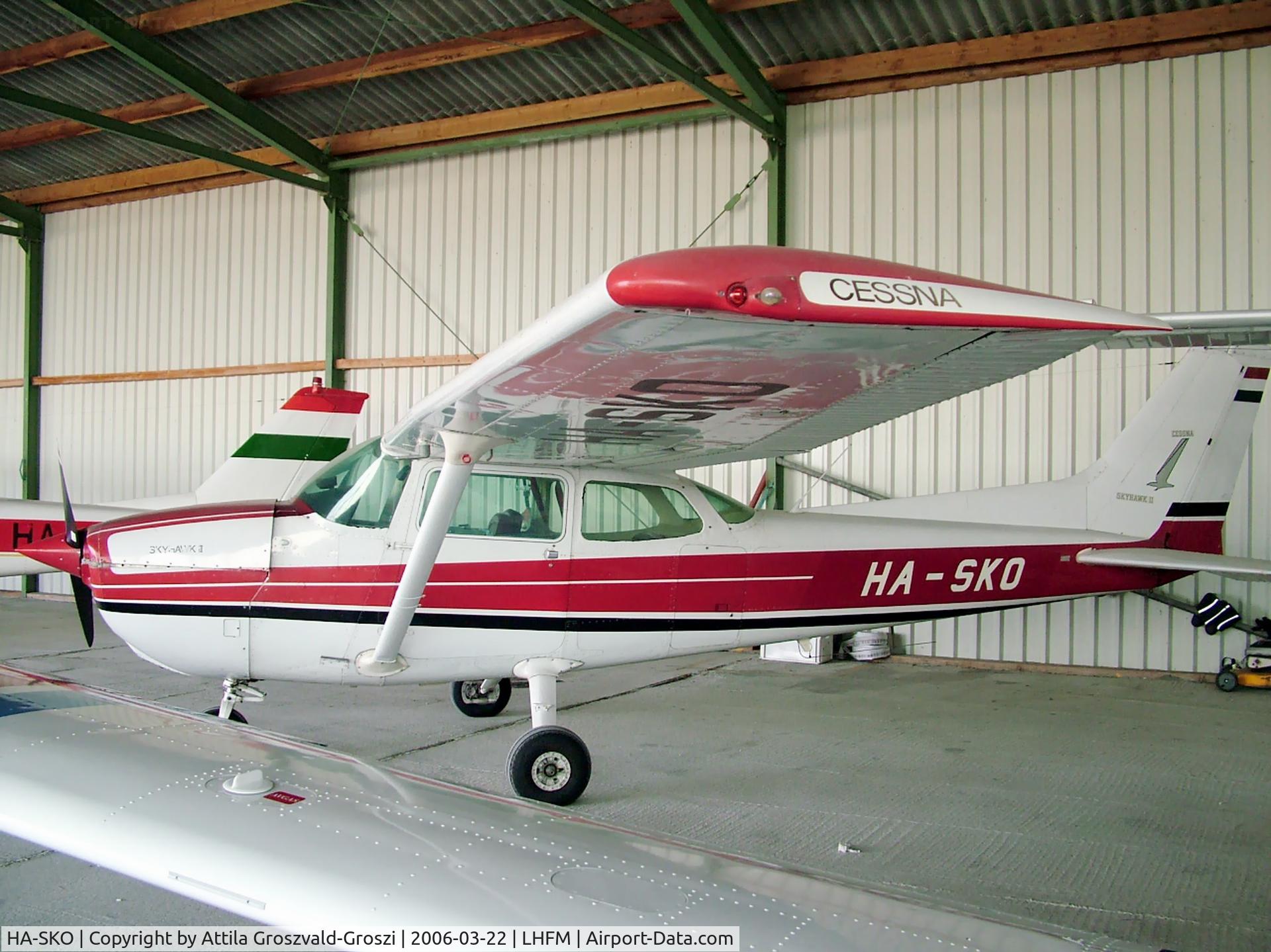 HA-SKO, Cessna 172N C/N 17269692, Fertöszentmiklós MEIDL-Airport, Hungary