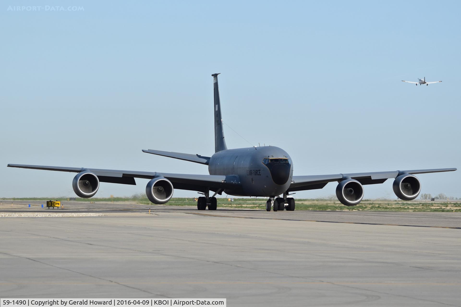 59-1490, 1959 Boeing KC-135T Stratotanker C/N 17978, 171st ARW, Pennsylvania ANG, Pittsburgh ANG Base. Taxing on Bravo for RWY 28L.