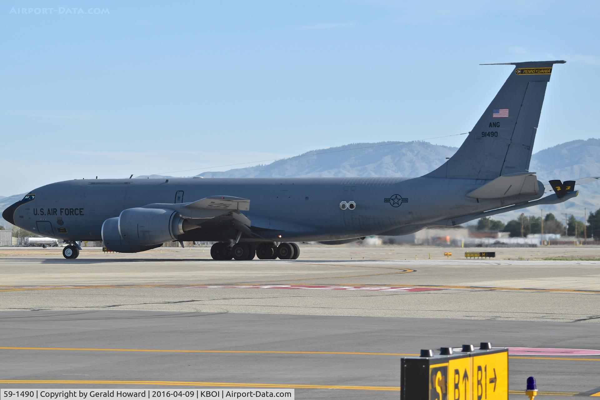 59-1490, 1959 Boeing KC-135T Stratotanker C/N 17978, Waiting for take off on RWY 28L. Will refuel A-10Cs while in route to Middle East.   171st ARW, Pennsylvania ANG, Pittsburgh ANG Base