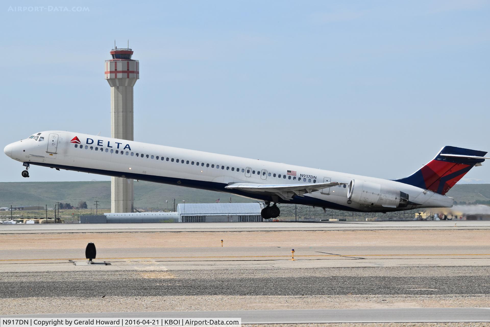 N917DN, 1996 McDonnell Douglas MD-90-30 C/N 53552, Take off from RWY 10L.