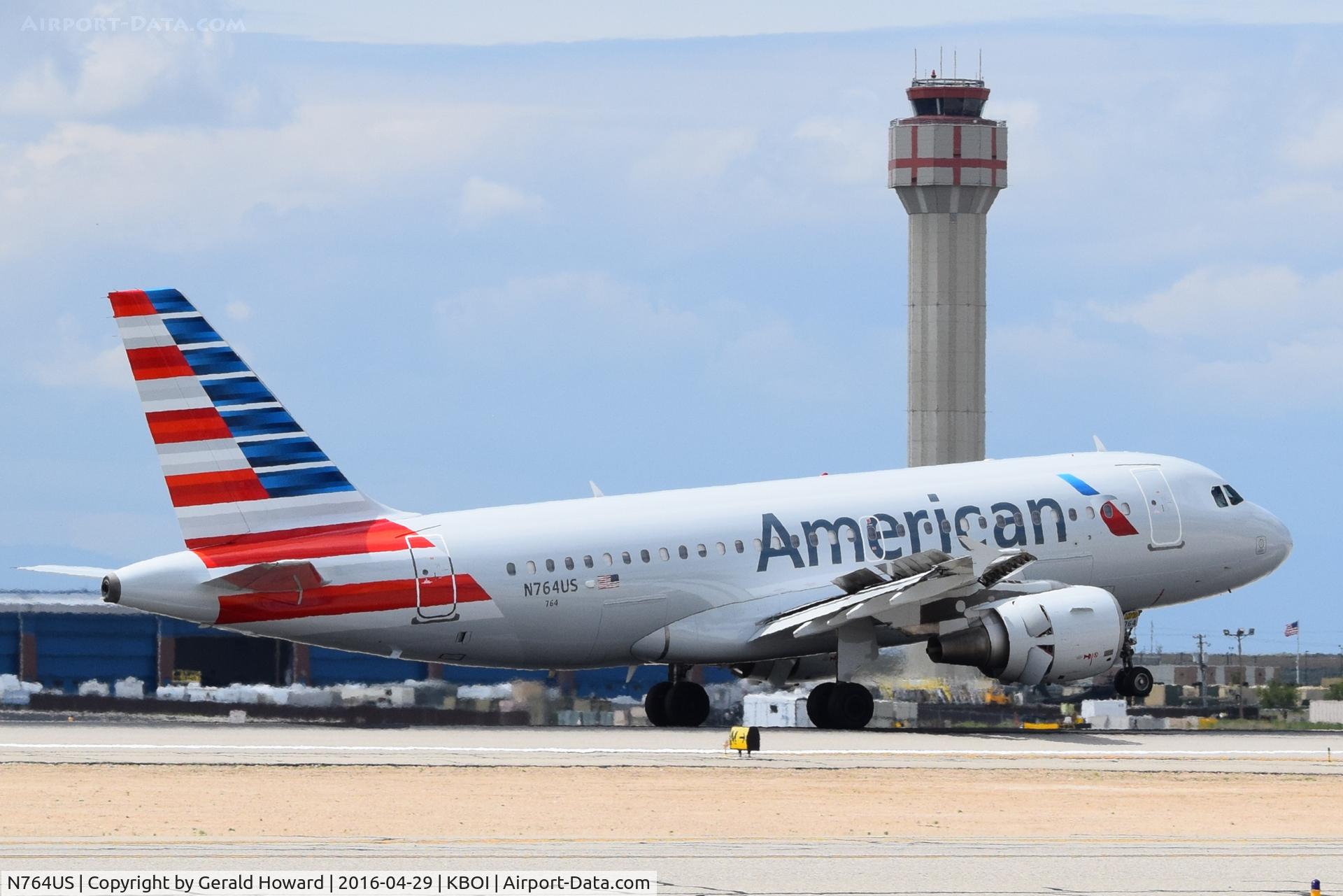 N764US, 2000 Airbus A319-112 C/N 1369, Reverse thrusters out!