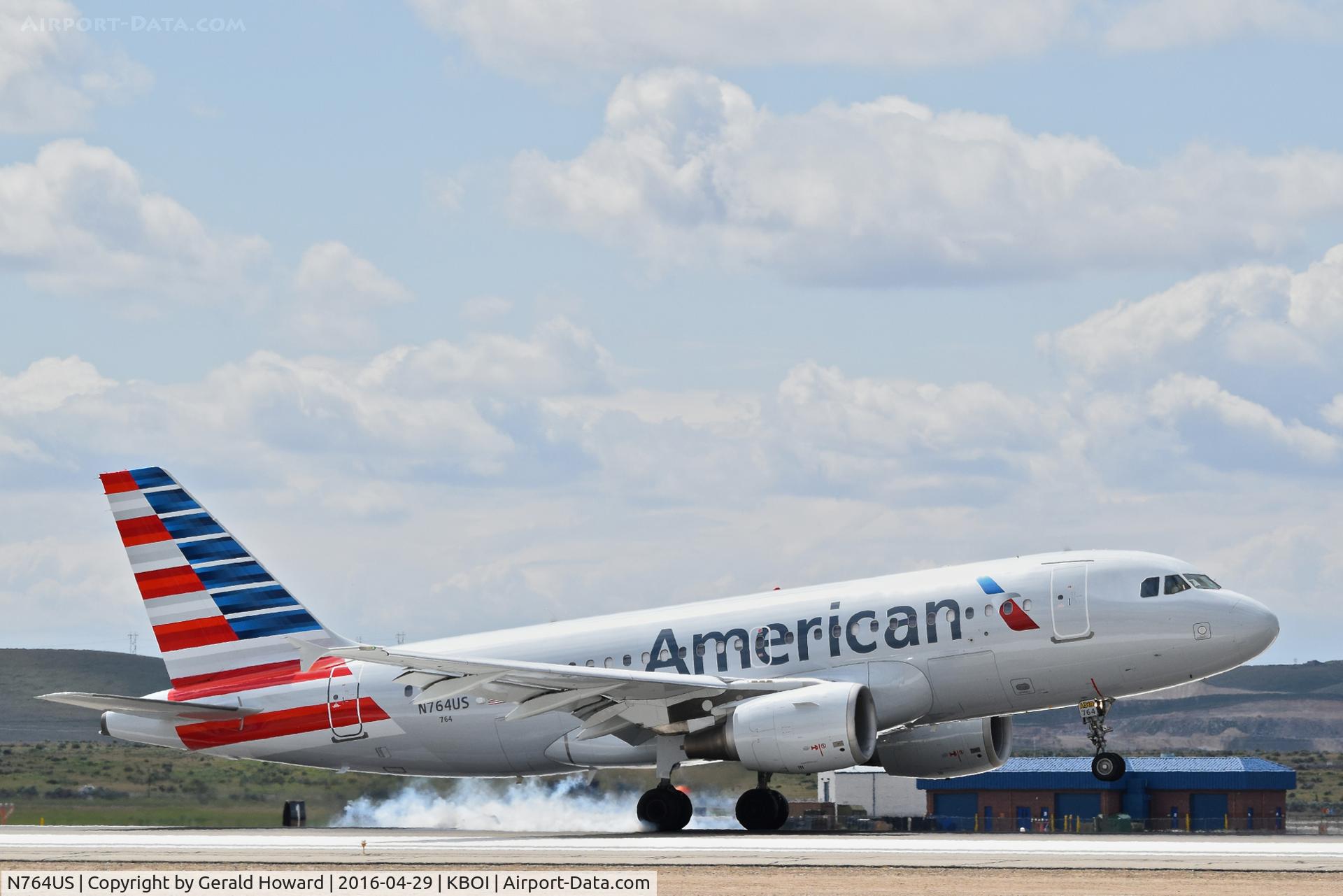 N764US, 2000 Airbus A319-112 C/N 1369, Landing RWY 28R.