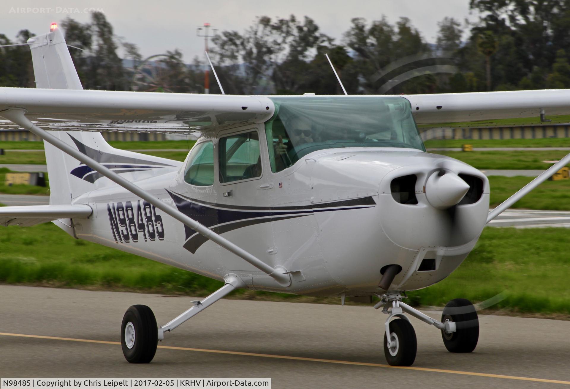 N98485, 1985 Cessna 172P C/N 17276299, Locally-based 1985 Cessna 172P with a new paint taxing to Aerodynamic Aviation at Reid Hillview Airport, San Jose, CA.